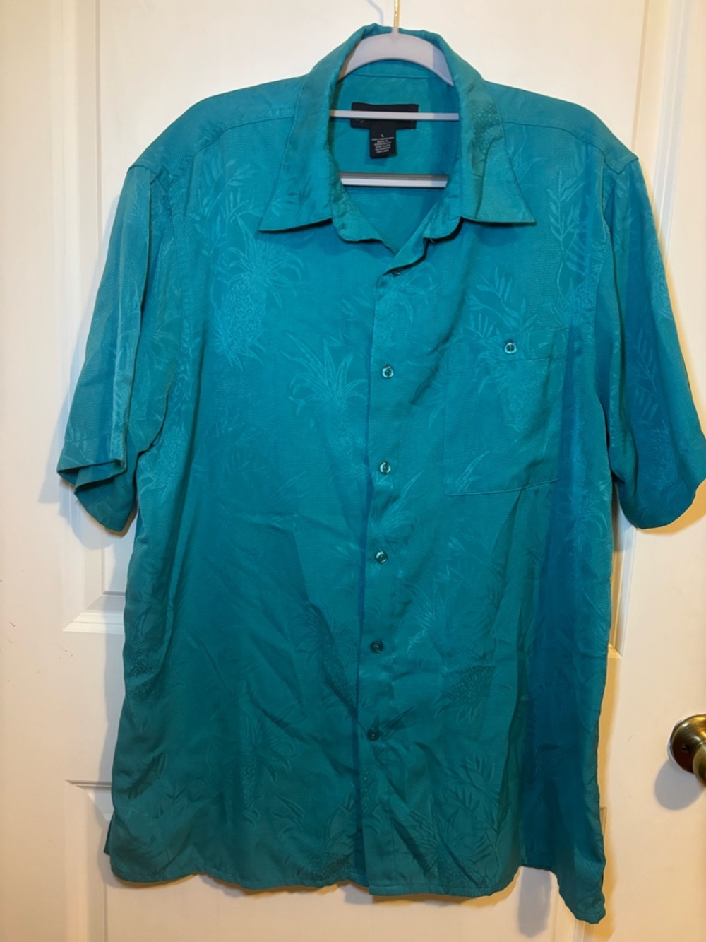 Men's Short-Sleeve Button-Down Shirt in Teal with Subtle Pineapple Texture 🍍